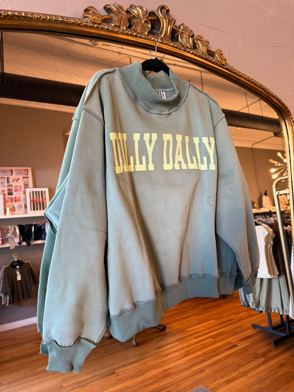 Dilly Dally Mockneck