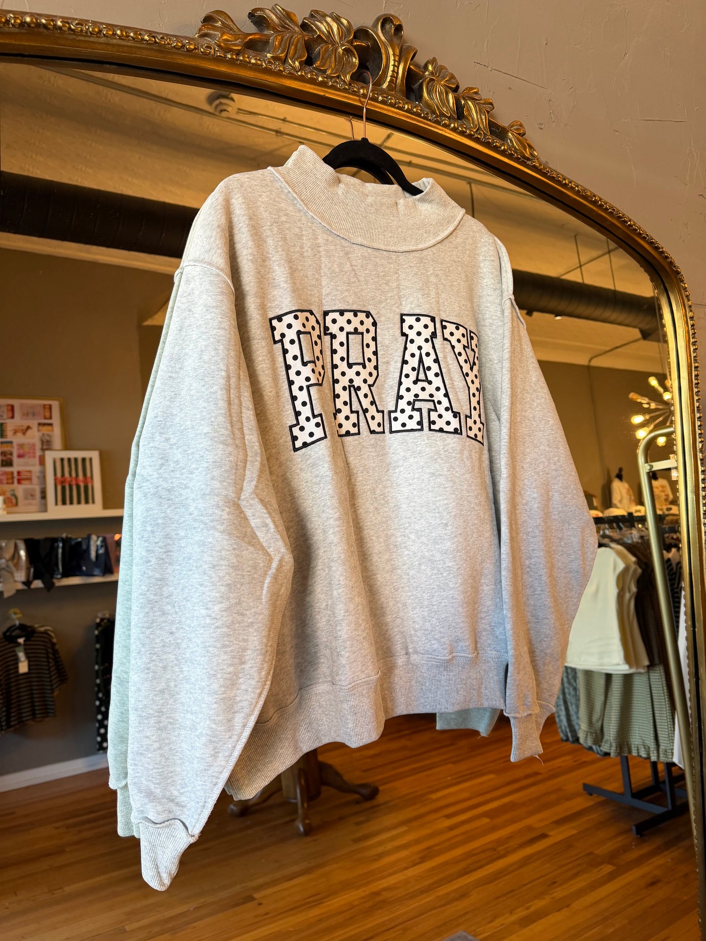Pray Mockneck