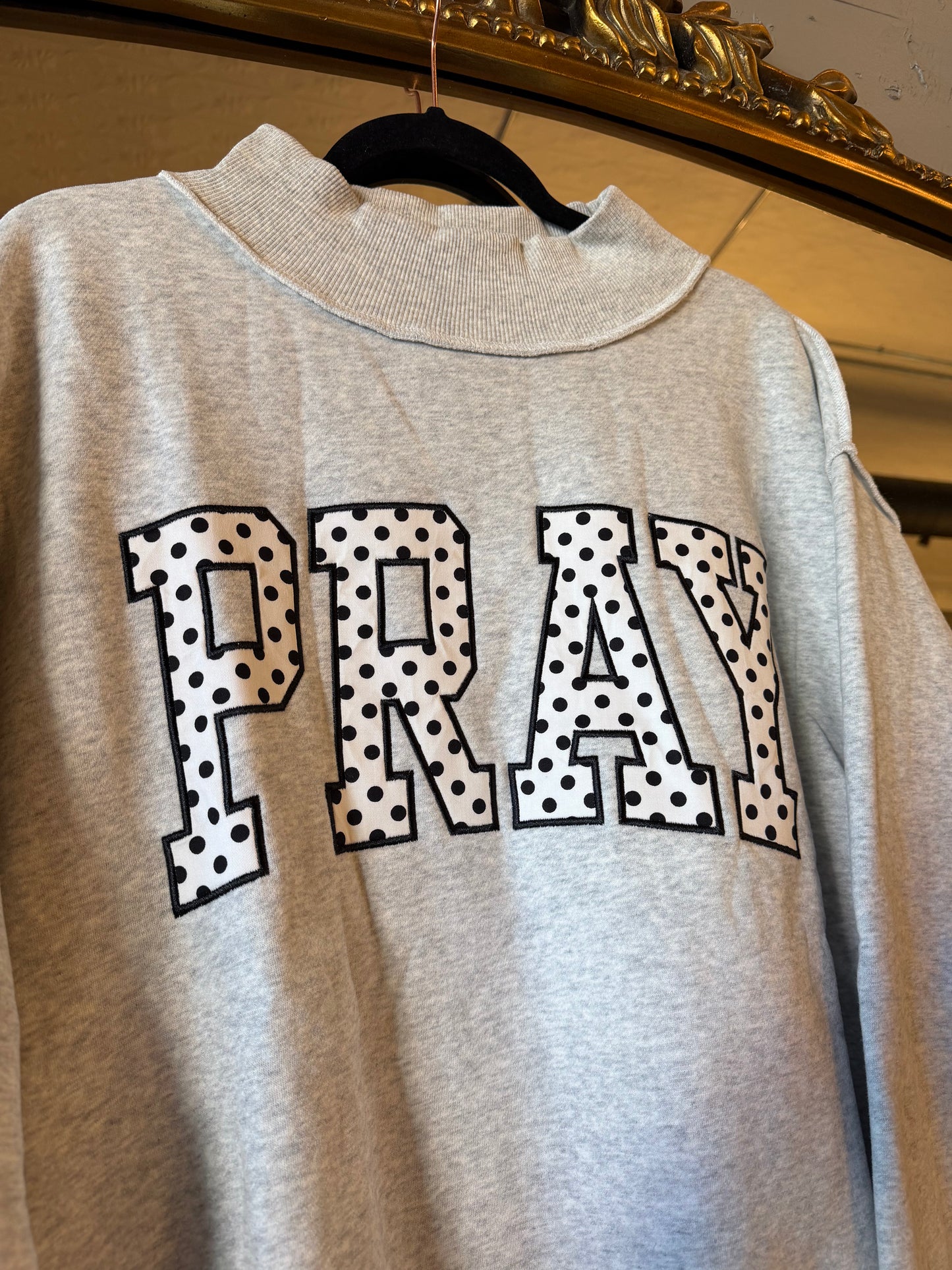 Pray Mockneck