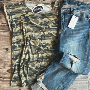 B319 CAMO TEE WITH TRIM SLEEVE