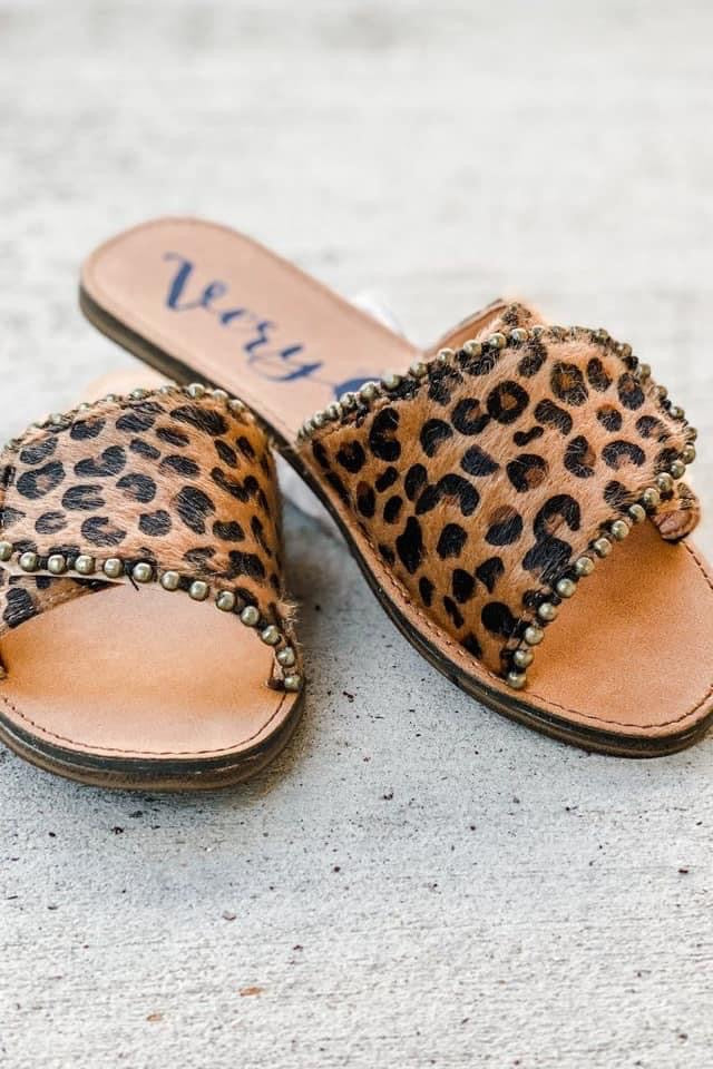 b330 leopard stud sandals