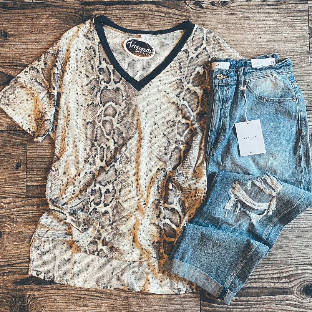 B402 SNAKE VNECK