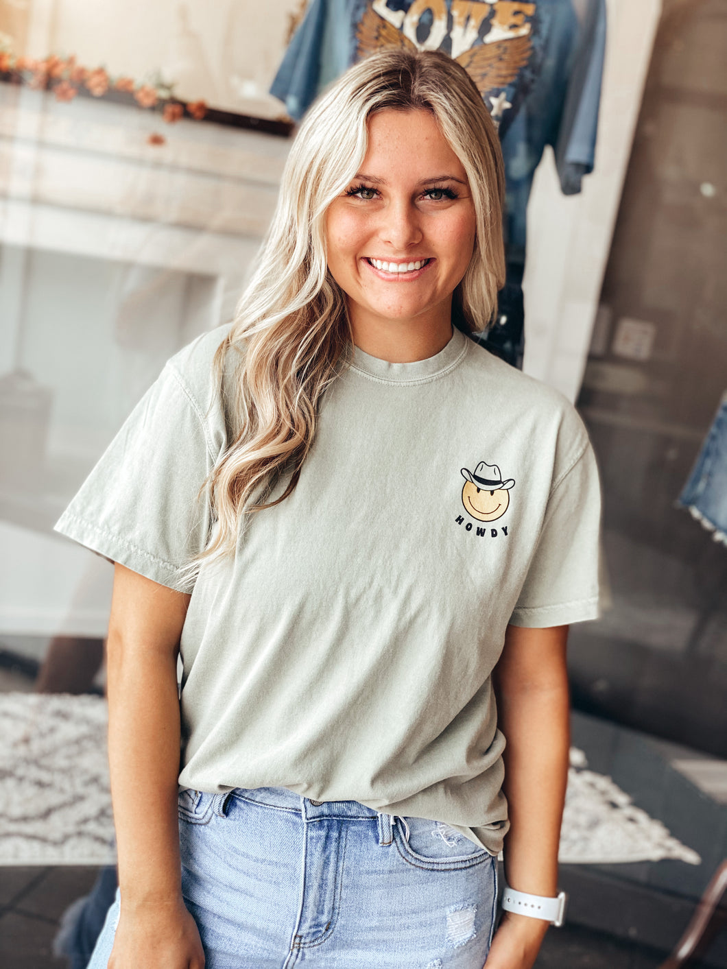 Howdy Smiley Tee (Comfort Colors)