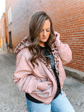 Load image into Gallery viewer, MAUVE REVERSIBLE LEOPARD JACKET