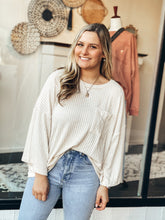Load image into Gallery viewer, Flowy Half Sleeve