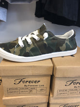 Load image into Gallery viewer, CAMO SNEAKERS